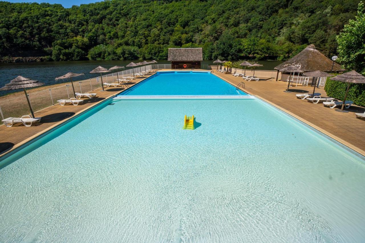 Camping Le Chateau Du Gibanel Saint-Martial-Entraygues Exterior foto