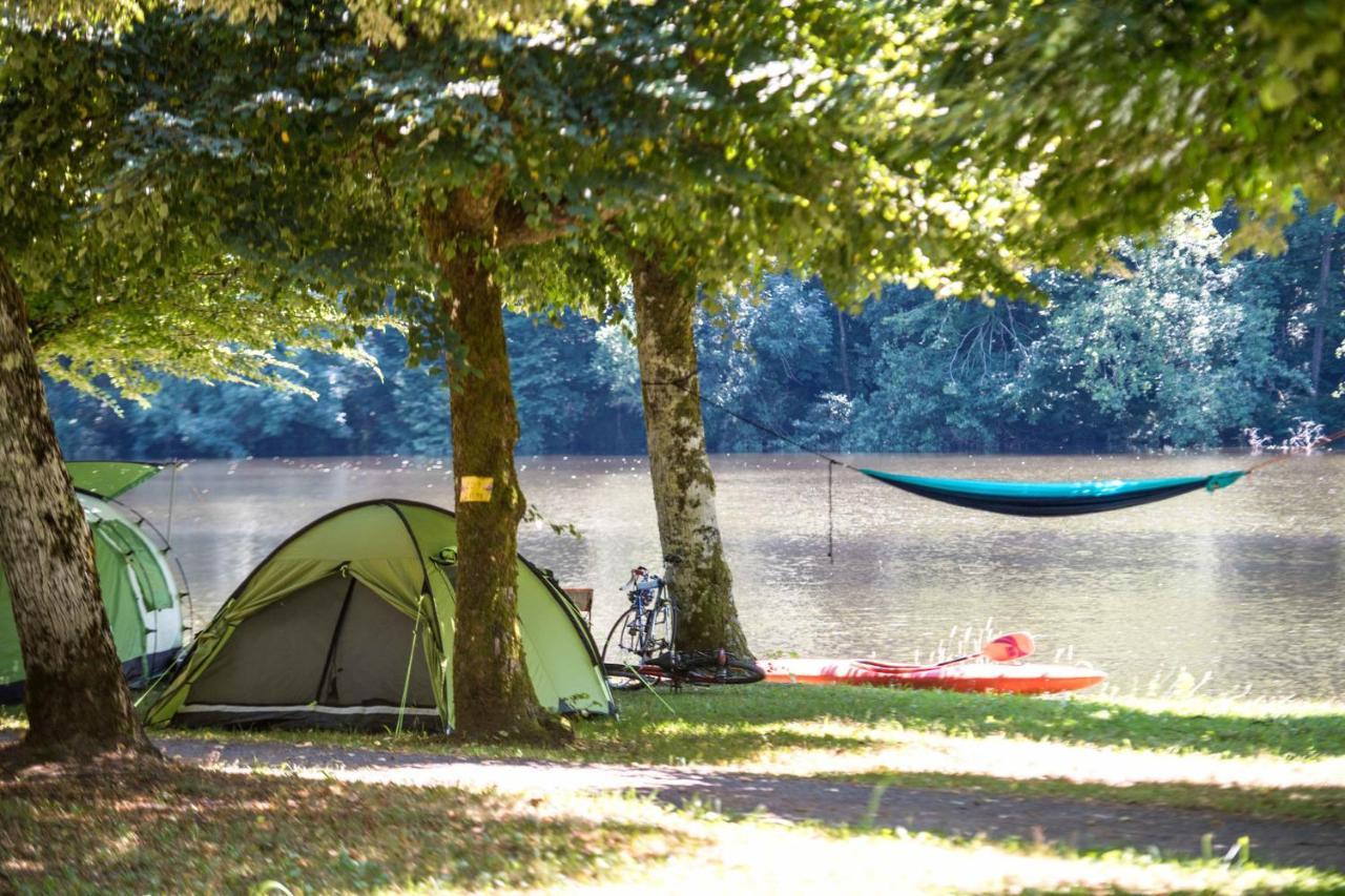 Camping Le Chateau Du Gibanel Saint-Martial-Entraygues Exterior foto