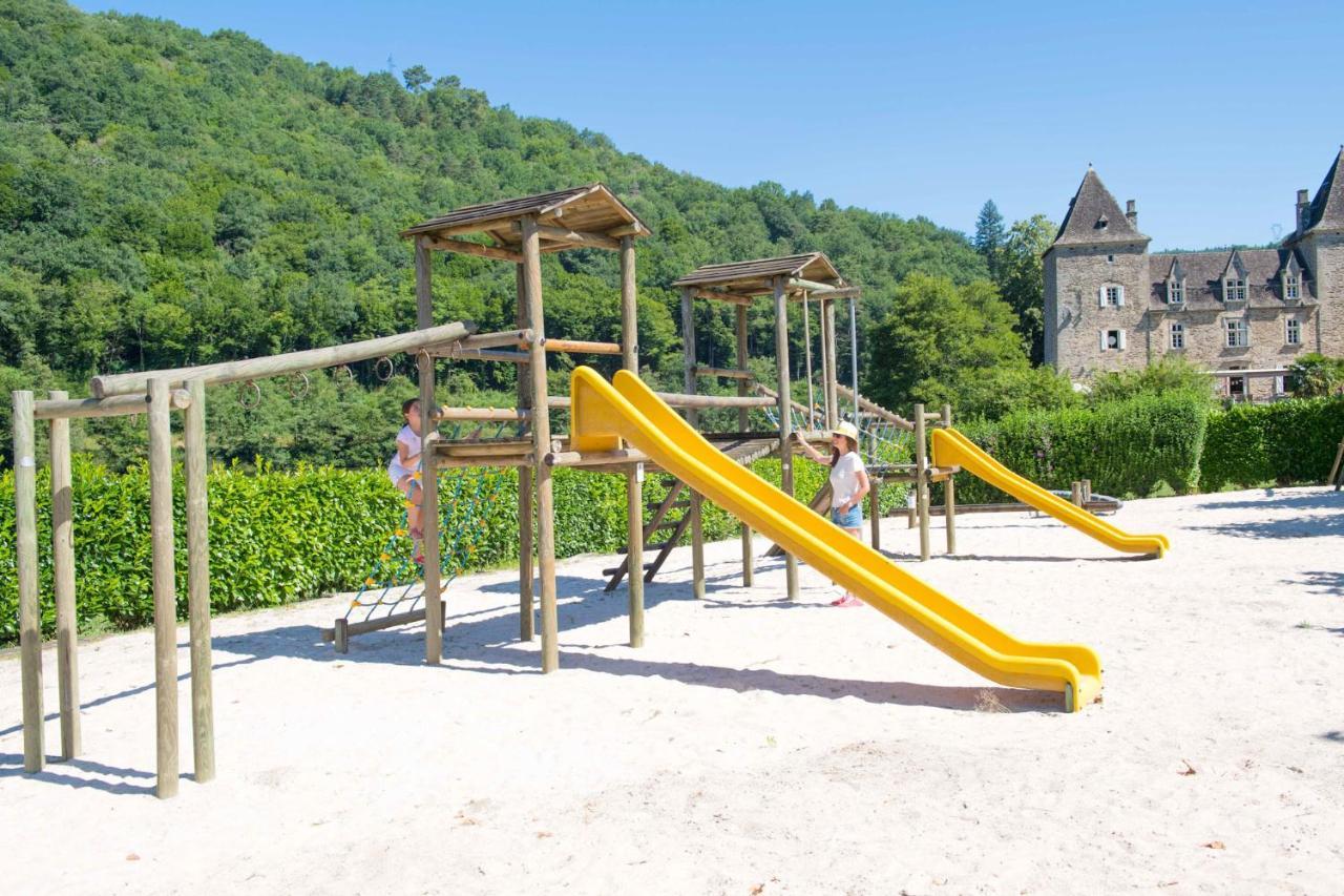 Camping Le Chateau Du Gibanel Saint-Martial-Entraygues Exterior foto