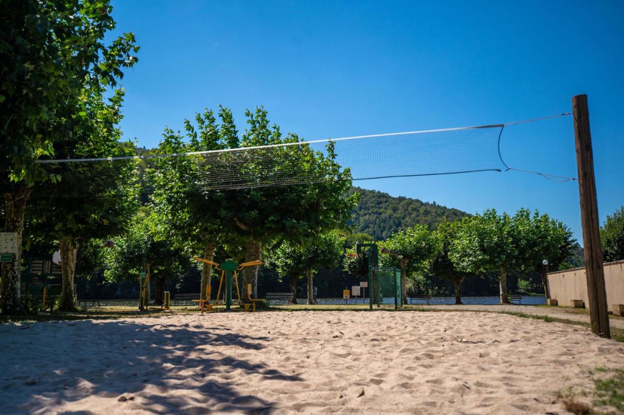 Camping Le Chateau Du Gibanel Saint-Martial-Entraygues Exterior foto