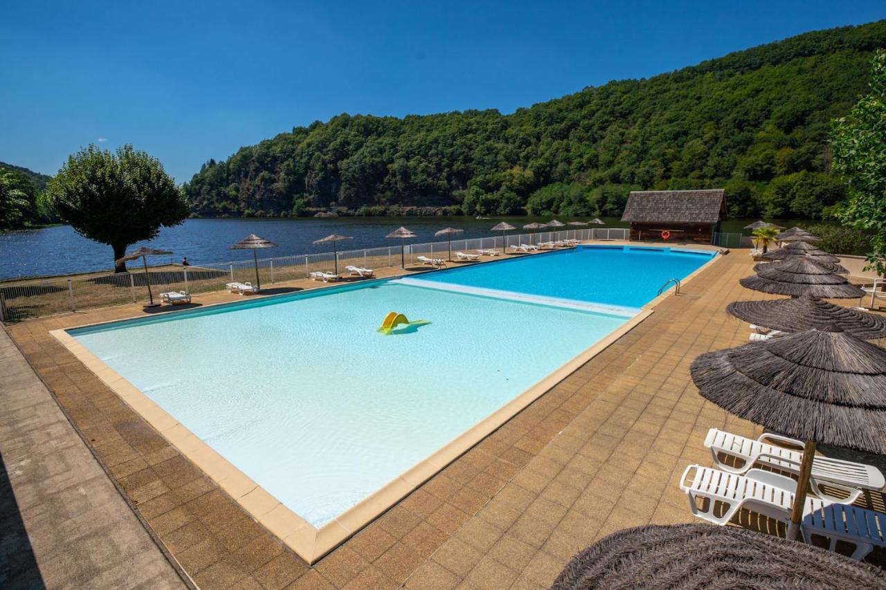 Camping Le Chateau Du Gibanel Saint-Martial-Entraygues Exterior foto