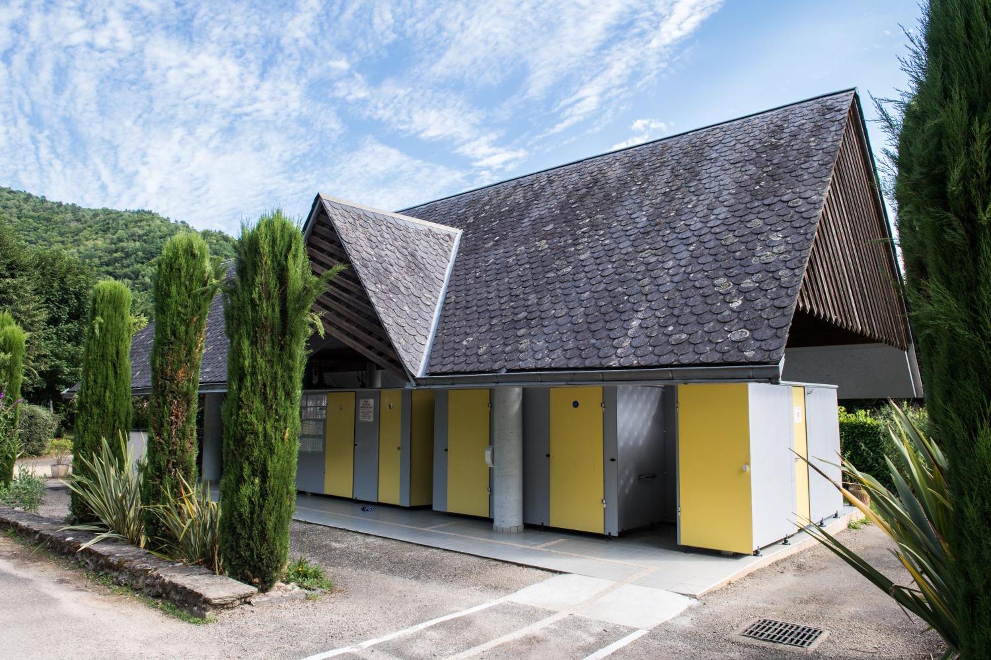 Camping Le Chateau Du Gibanel Saint-Martial-Entraygues Exterior foto