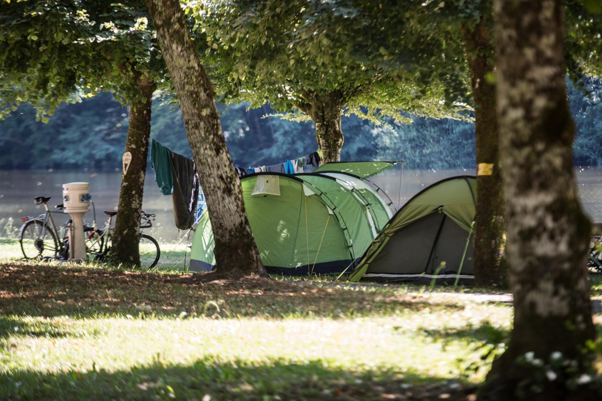Camping Le Chateau Du Gibanel Saint-Martial-Entraygues Exterior foto