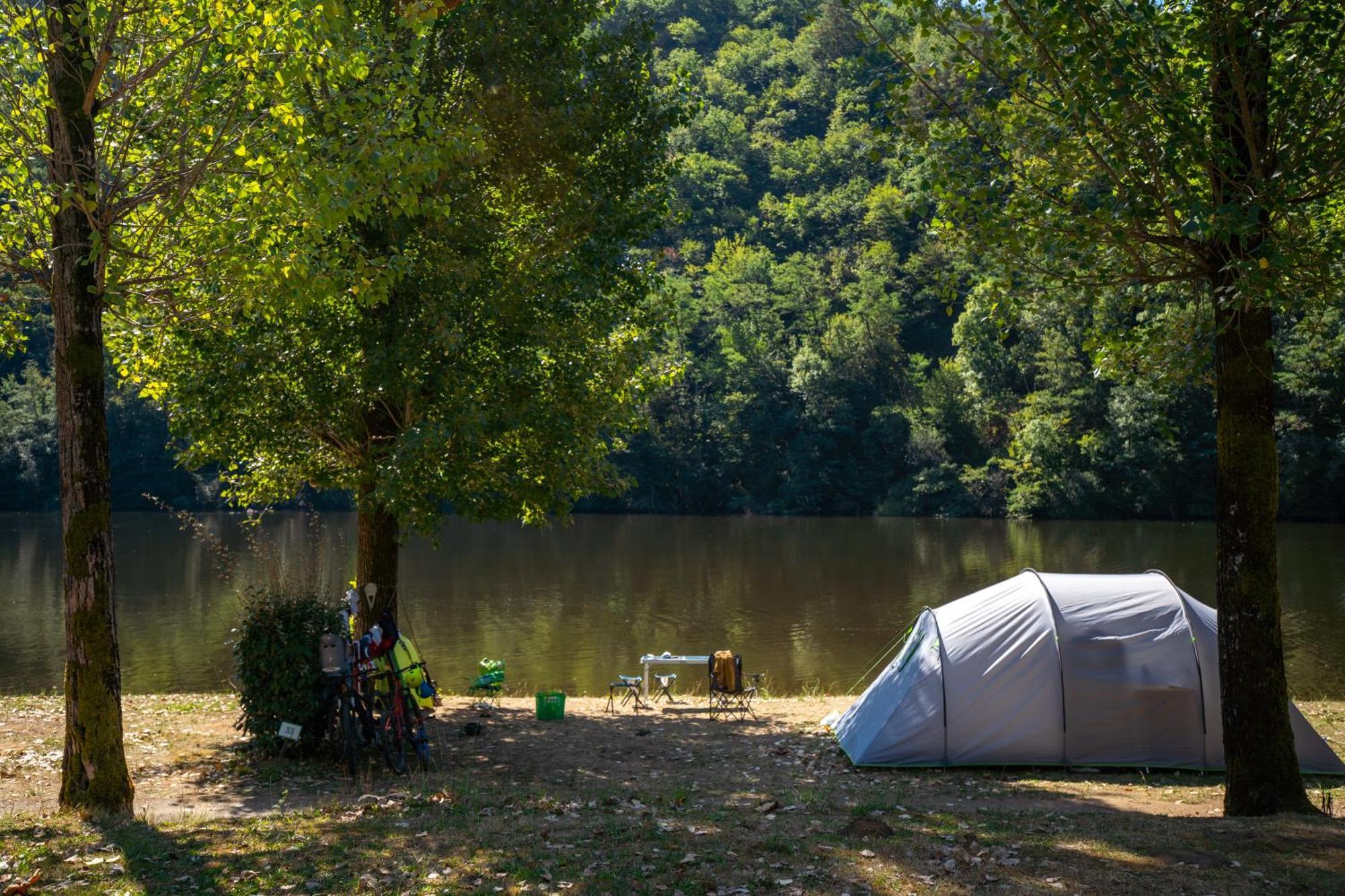 Camping Le Chateau Du Gibanel Saint-Martial-Entraygues Exterior foto
