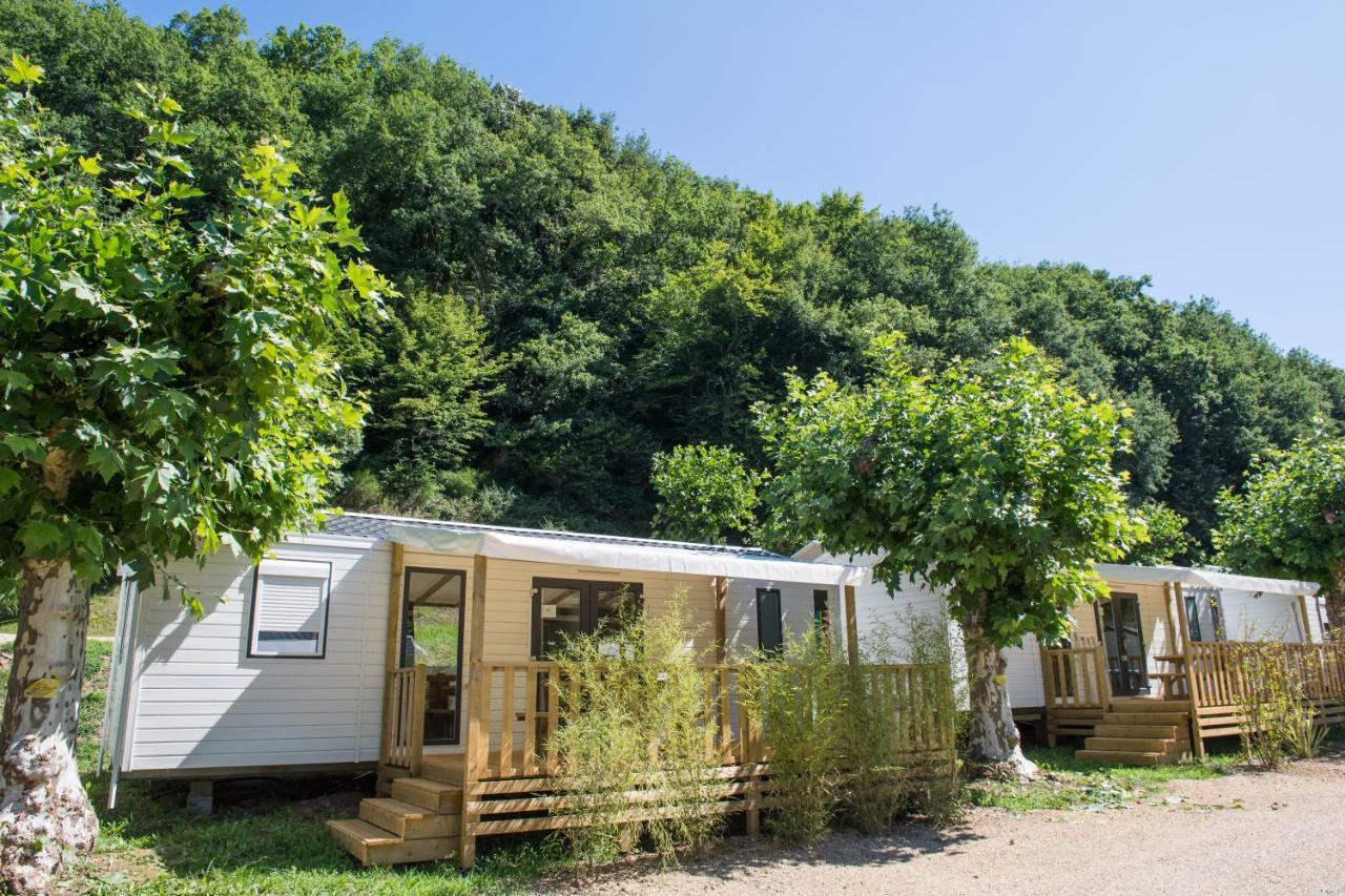 Camping Le Chateau Du Gibanel Saint-Martial-Entraygues Exterior foto