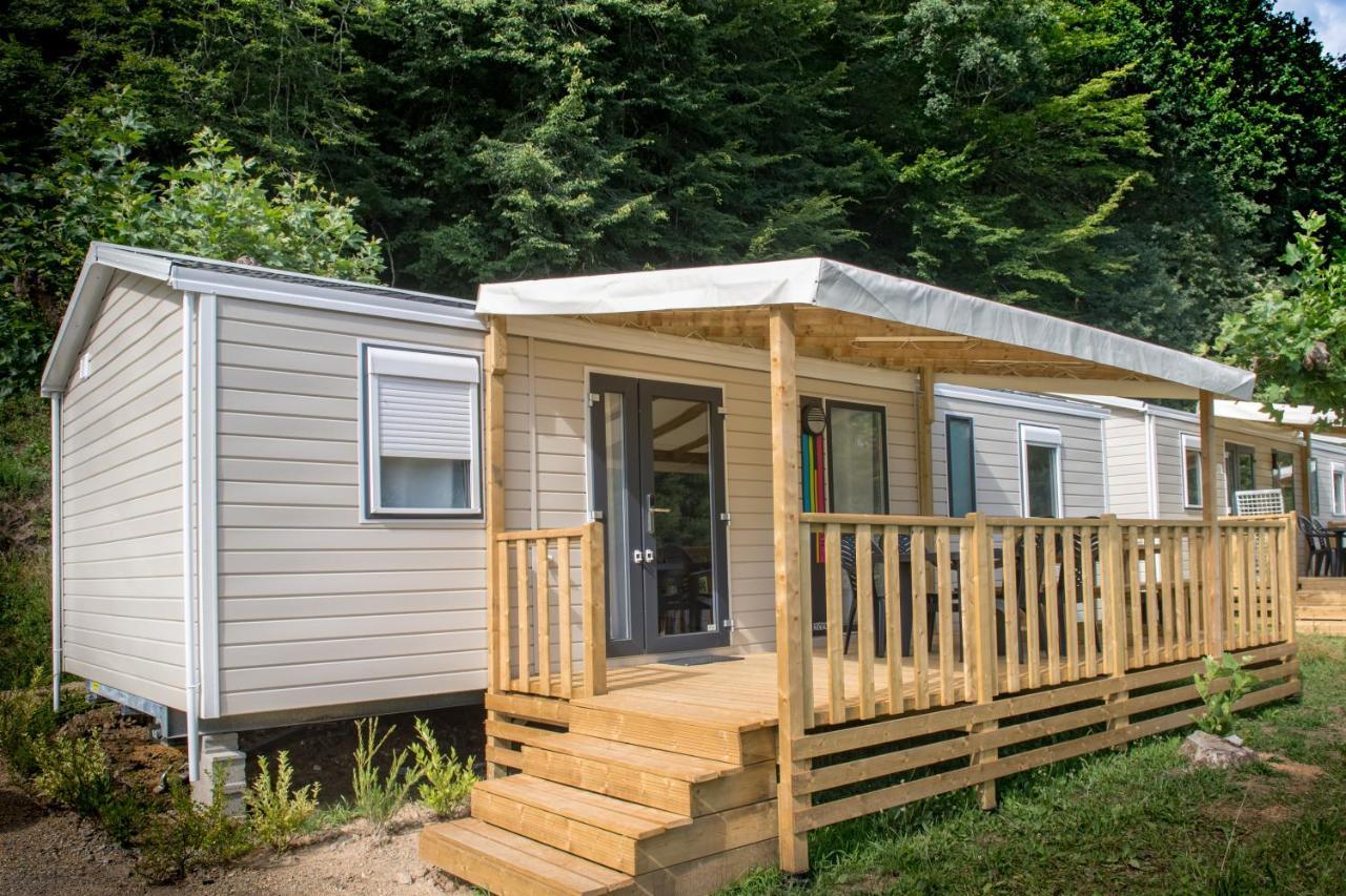 Camping Le Chateau Du Gibanel Saint-Martial-Entraygues Exterior foto